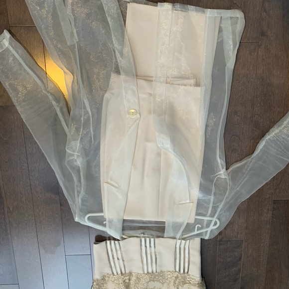 3 pieces suite - Picture 2 of 5